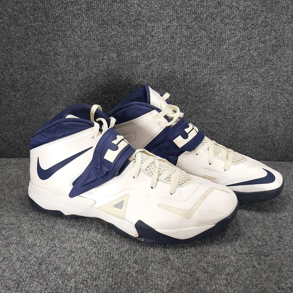 Nike LeBron James White Navy Blue Size 15 US Mens 599263-101